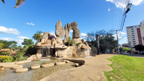 Monumento das &Aacute;guas na entrada de Caldas Novas 