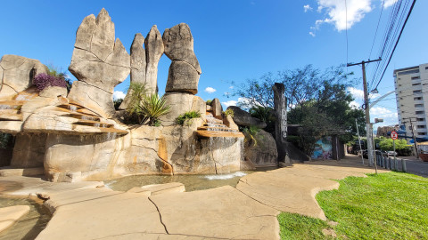 Monumento das &Aacute;guas na entrada de Caldas Novas 