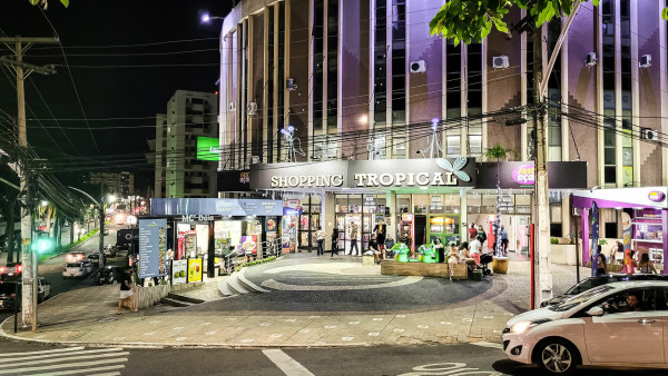 Foto demonstrativa de Shopping Tropical no Centro de Caldas Novas Goiás